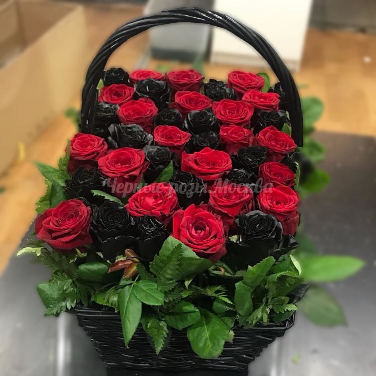 Букет красно черных роз